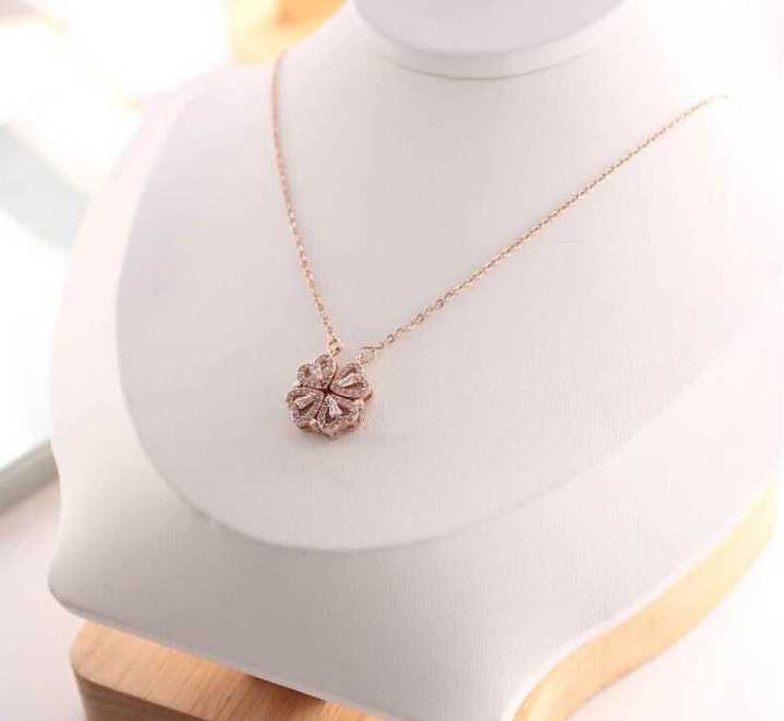 SHINY CLOVER NECKLACE