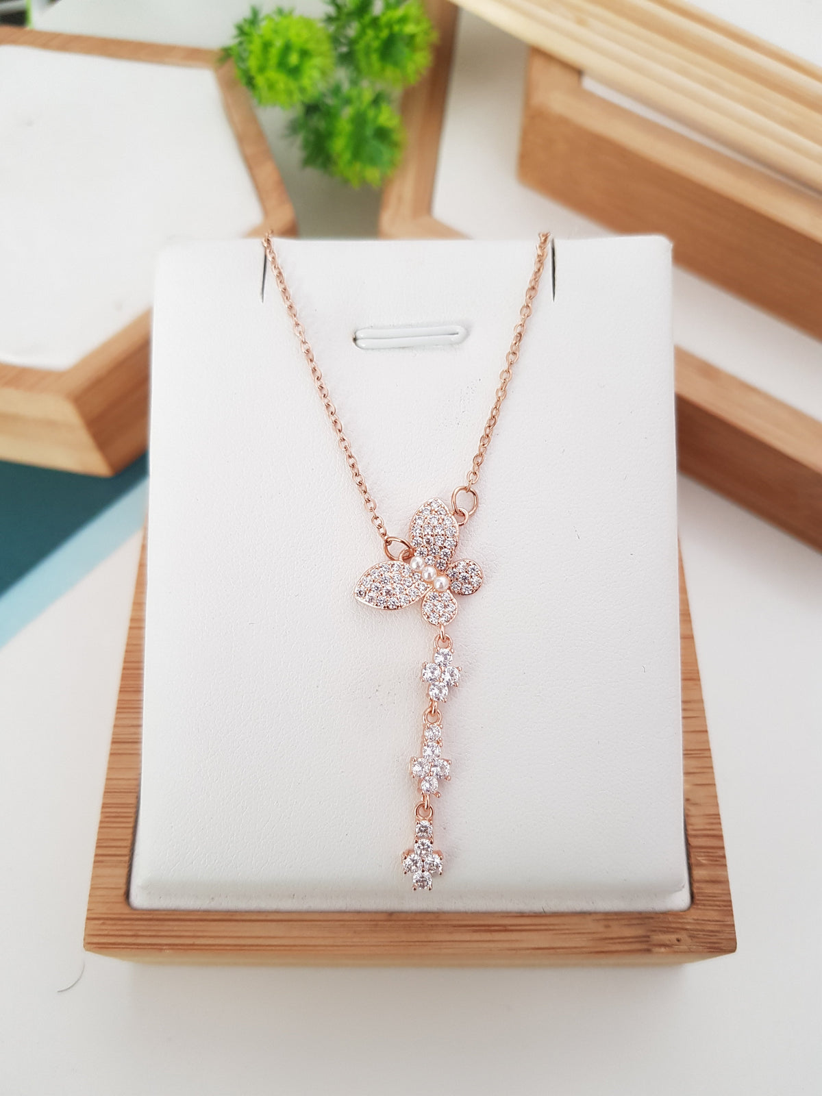 VOLAR BUTTERFLY NECKLACE