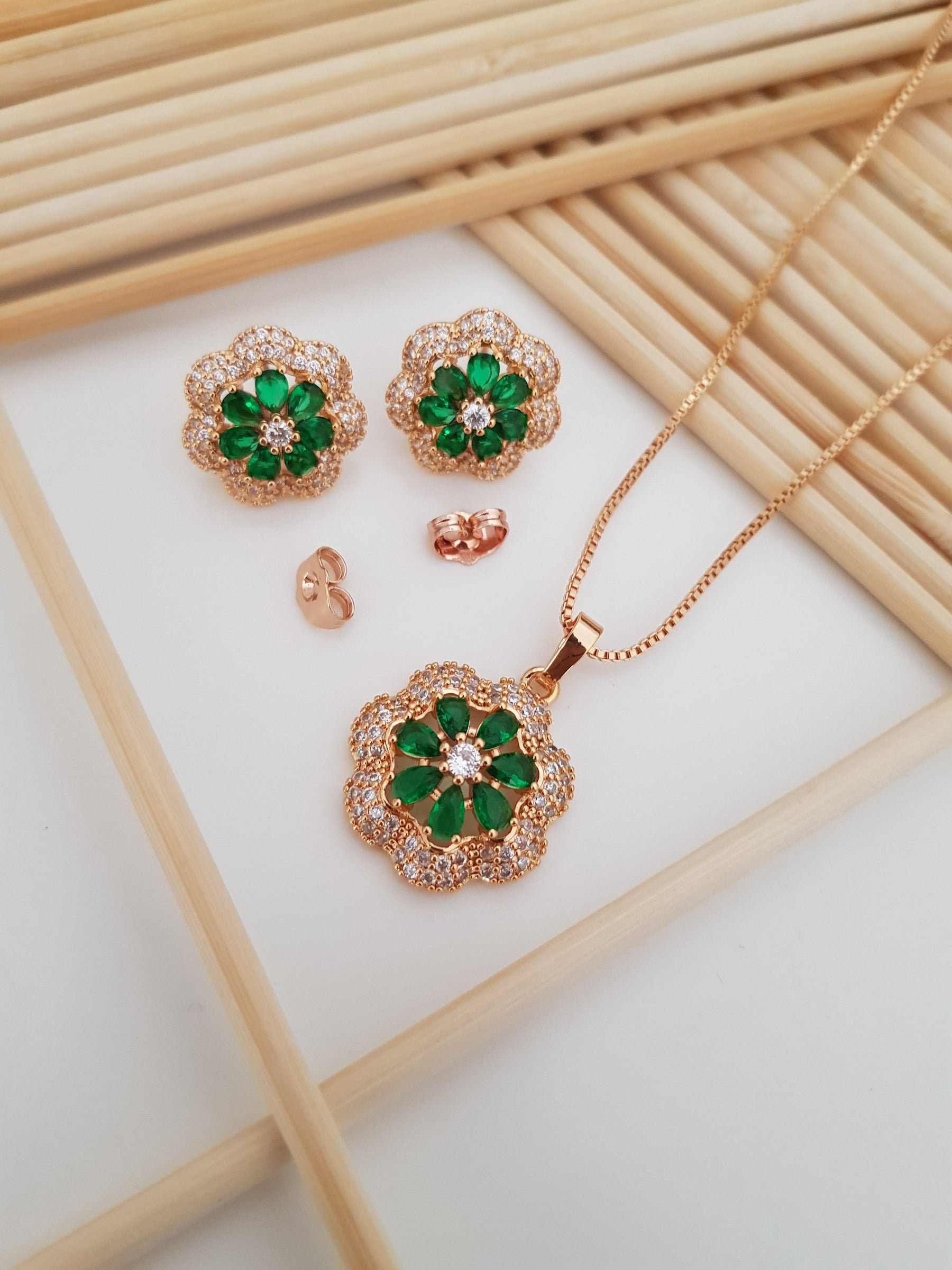 STYLISH FLOWER INSPIRED BEAUTIFULL PENDANT WITH EARRINGS