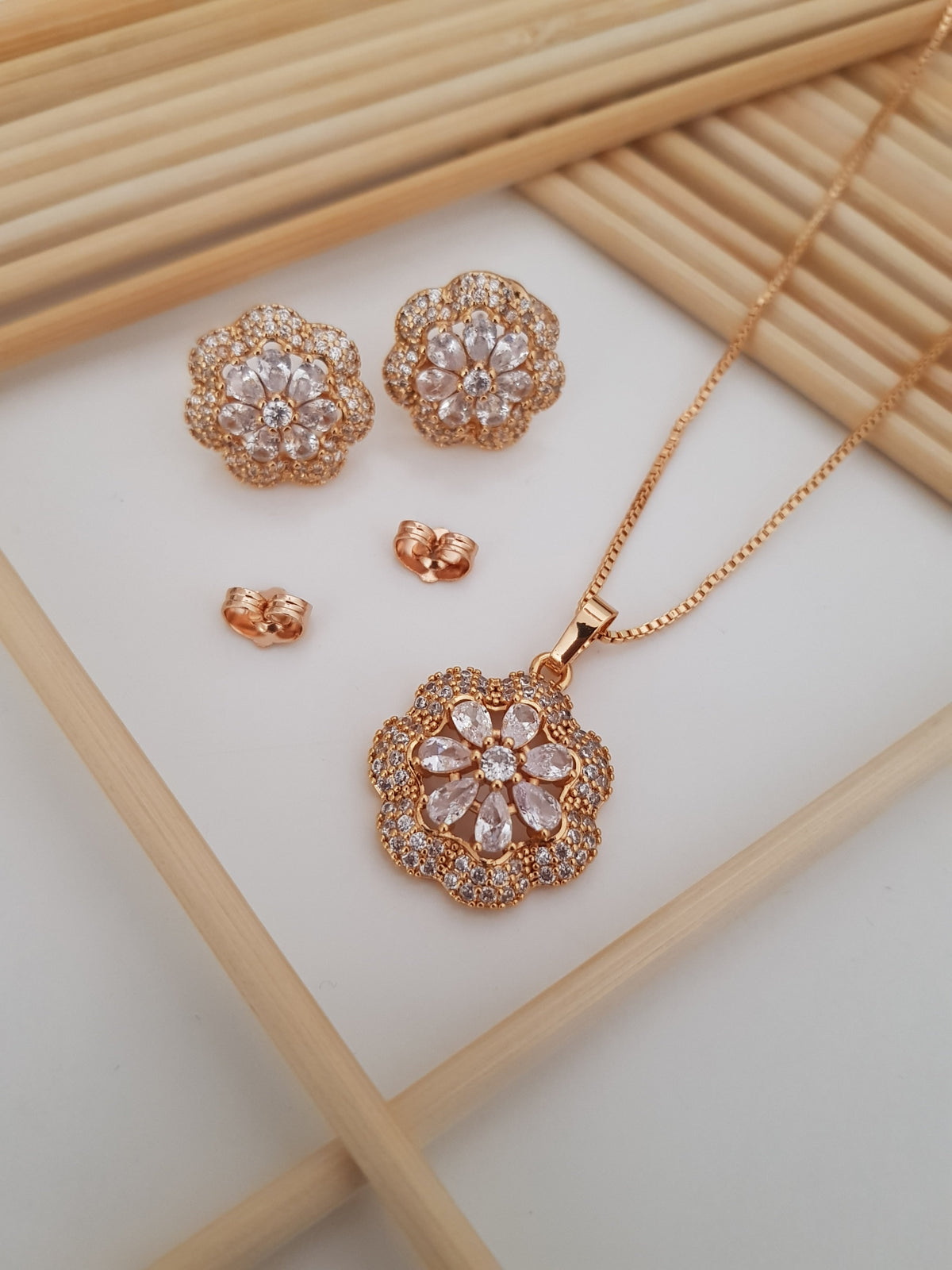 STYLISH FLOWER INSPIRED BEAUTIFULL PENDANT WITH EARRINGS