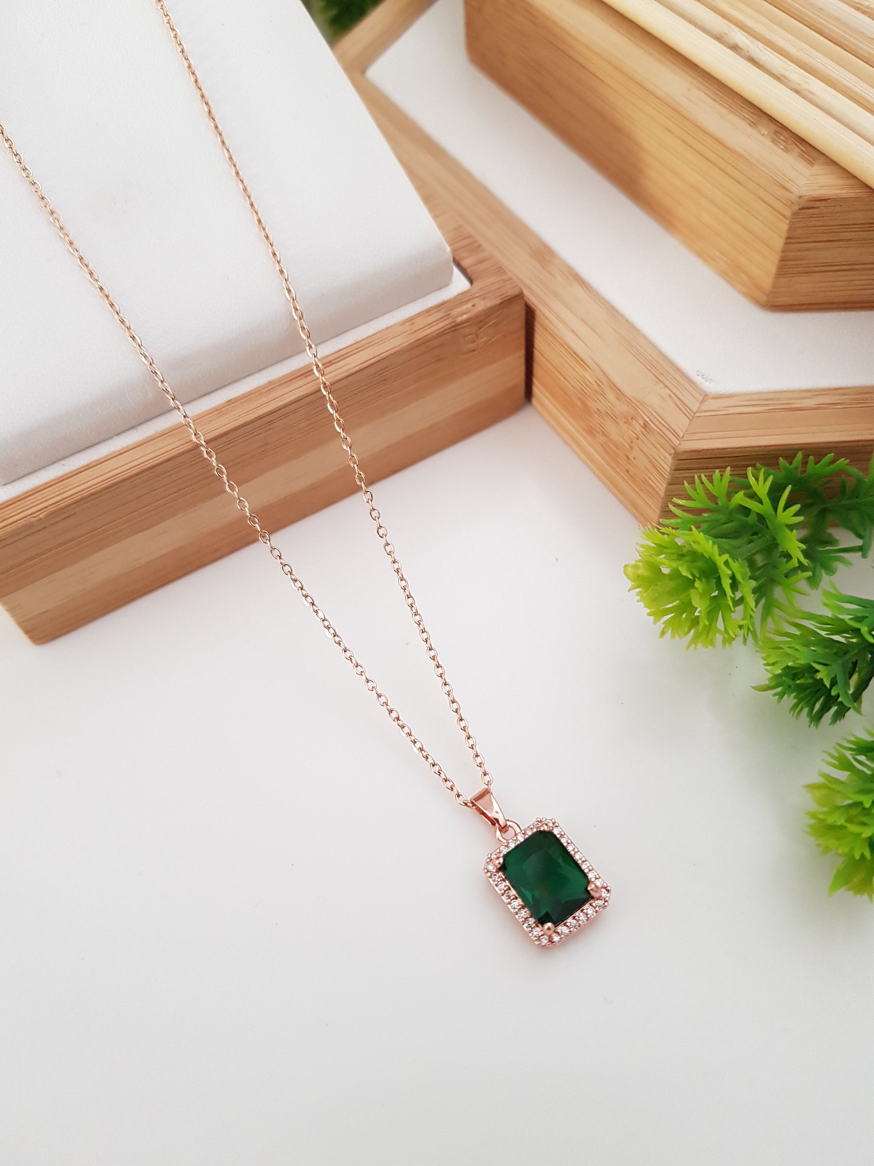 GEMMA GREEN NECKLACE