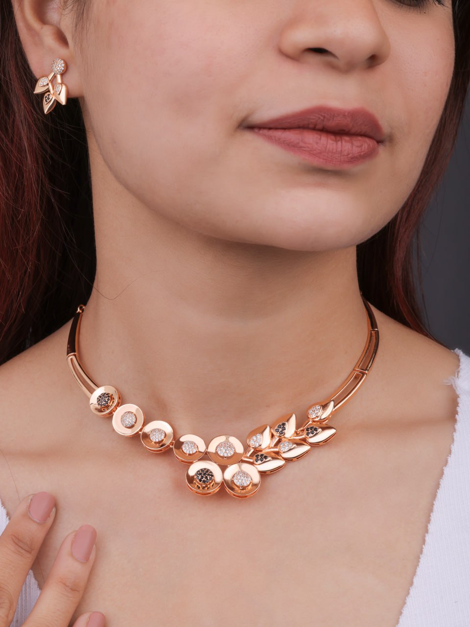 RIVANA CHOKER NECKLACE